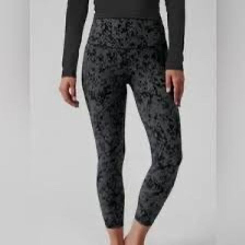 Athleta Salutation Stash Pocket II Printed 7/8 Tight S/P Black/Gray Snake Print